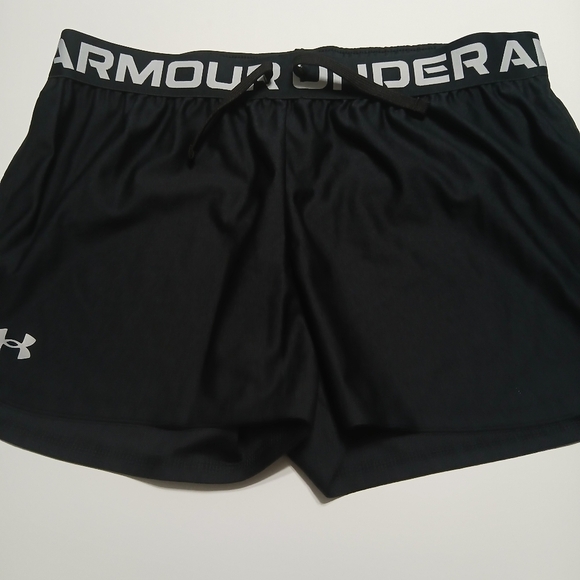 Under Armour Black Athletic‎ Shorts with Lightweight Performance Material - Picture 2 of 8